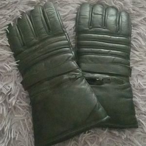 Leather riding gloves